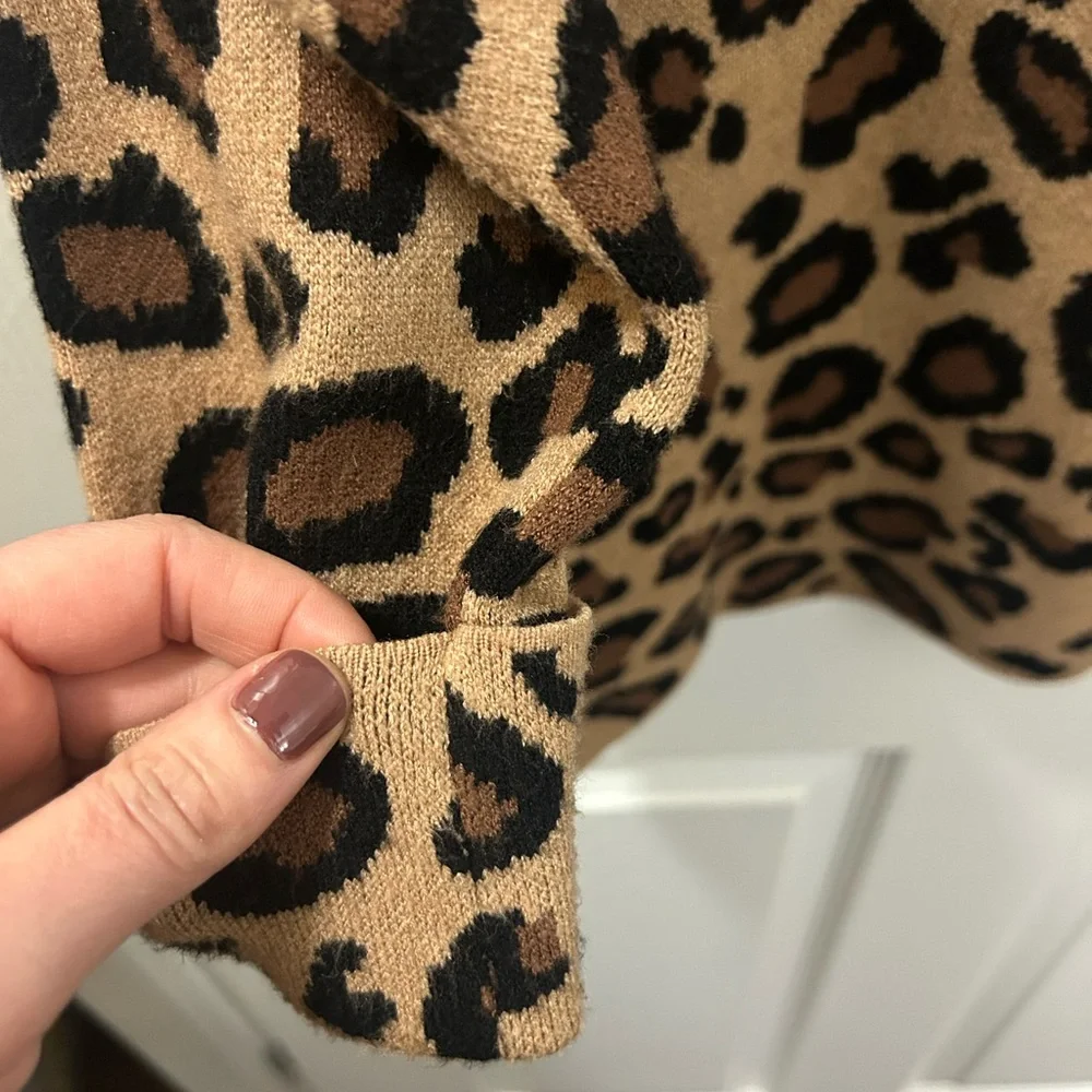 Tahari Leopard Print 3/4 Sleeve Sweater - Picture 6 of 6